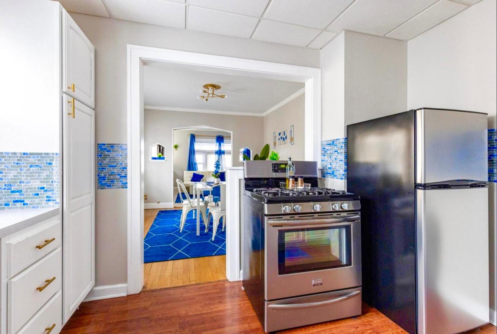 The Sapphire Haven - Your Old Brooklyn Oasis Awaits Families, Couples, Business Travelers Near Downtown With Parking, 300 Mb Wifi & Self Check-In Cleveland Eksteriør bilde