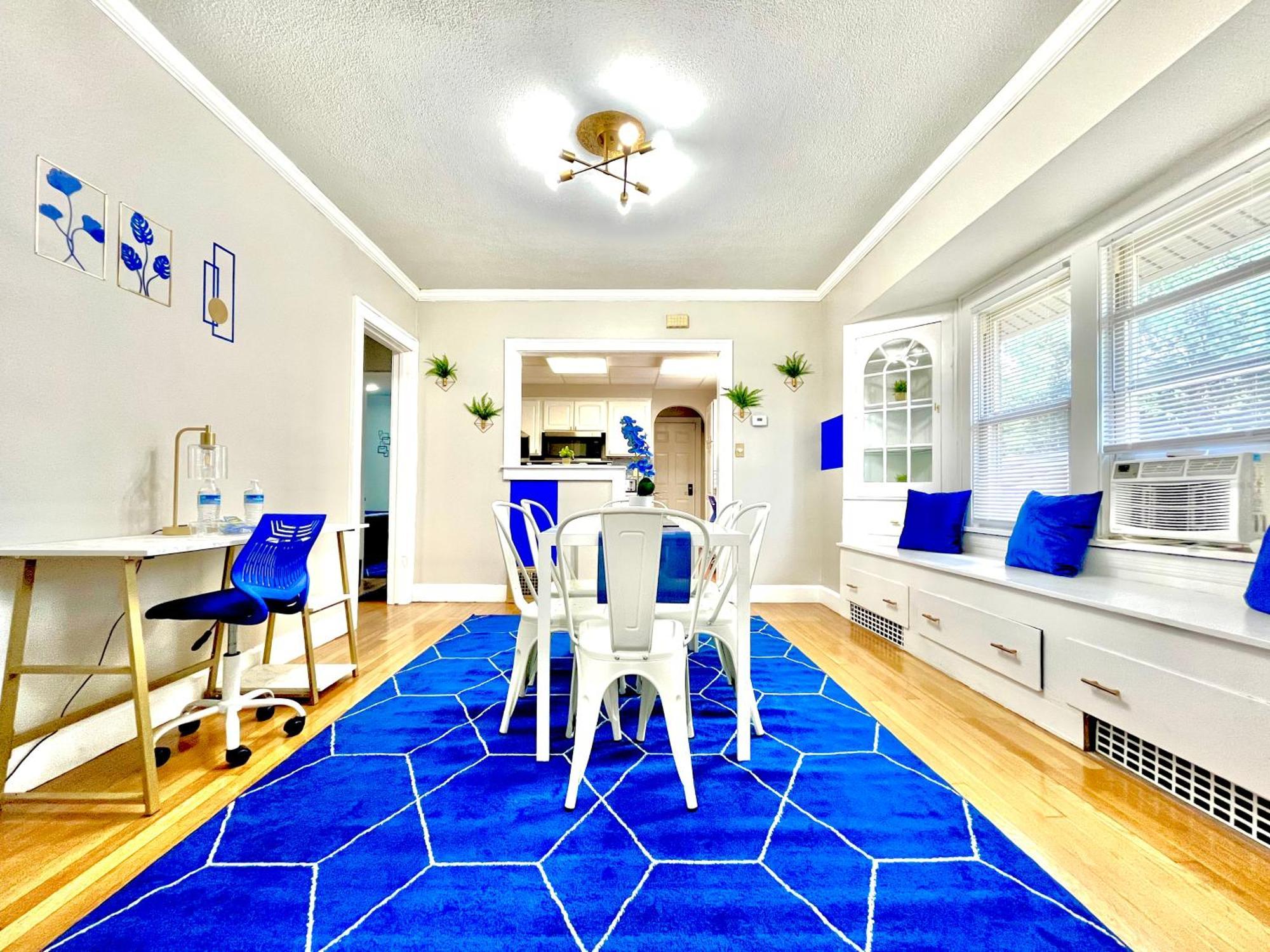 The Sapphire Haven - Your Old Brooklyn Oasis Awaits Families, Couples, Business Travelers Near Downtown With Parking, 300 Mb Wifi & Self Check-In Cleveland Eksteriør bilde