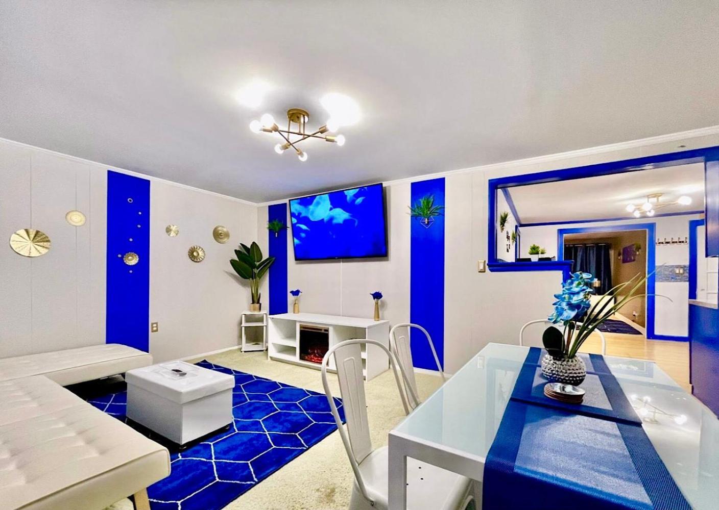 The Sapphire Haven - Your Old Brooklyn Oasis Awaits Families, Couples, Business Travelers Near Downtown With Parking, 300 Mb Wifi & Self Check-In Cleveland Eksteriør bilde