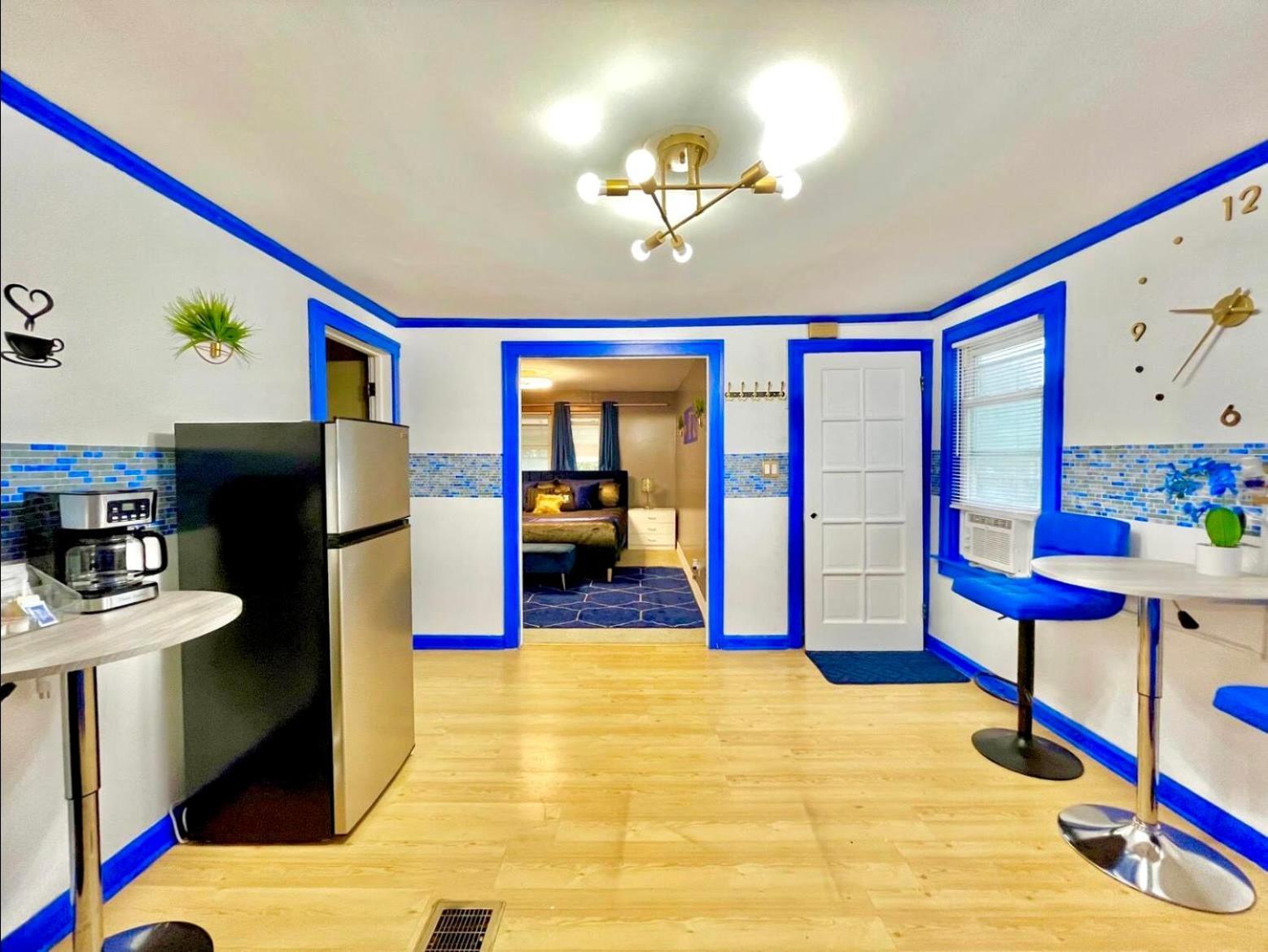 The Sapphire Haven - Your Old Brooklyn Oasis Awaits Families, Couples, Business Travelers Near Downtown With Parking, 300 Mb Wifi & Self Check-In Cleveland Eksteriør bilde