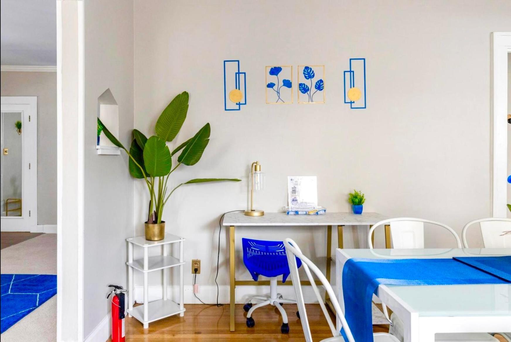 The Sapphire Haven - Your Old Brooklyn Oasis Awaits Families, Couples, Business Travelers Near Downtown With Parking, 300 Mb Wifi & Self Check-In Cleveland Eksteriør bilde