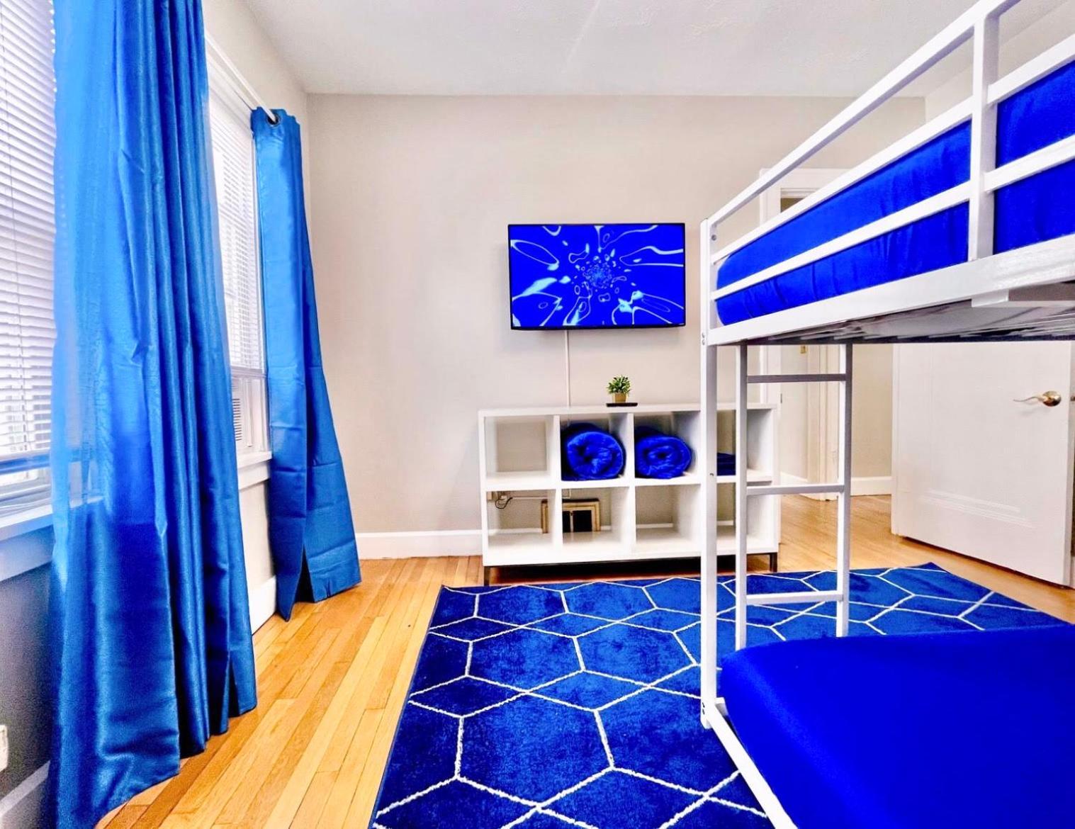 The Sapphire Haven - Your Old Brooklyn Oasis Awaits Families, Couples, Business Travelers Near Downtown With Parking, 300 Mb Wifi & Self Check-In Cleveland Eksteriør bilde