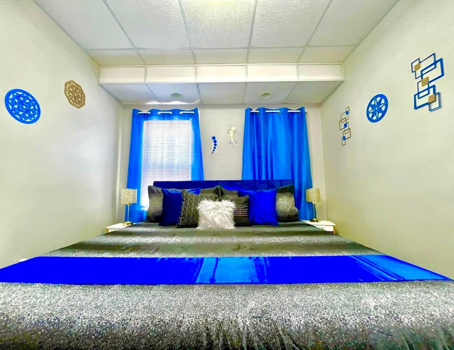 The Sapphire Haven - Your Old Brooklyn Oasis Awaits Families, Couples, Business Travelers Near Downtown With Parking, 300 Mb Wifi & Self Check-In Cleveland Eksteriør bilde