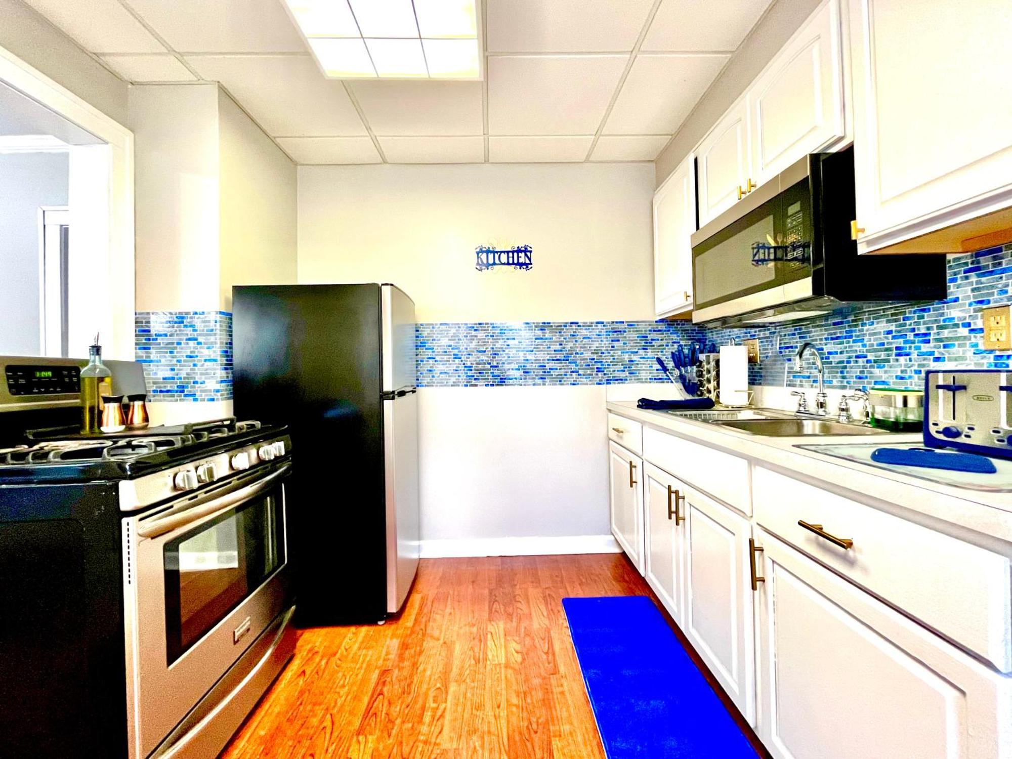 The Sapphire Haven - Your Old Brooklyn Oasis Awaits Families, Couples, Business Travelers Near Downtown With Parking, 300 Mb Wifi & Self Check-In Cleveland Eksteriør bilde