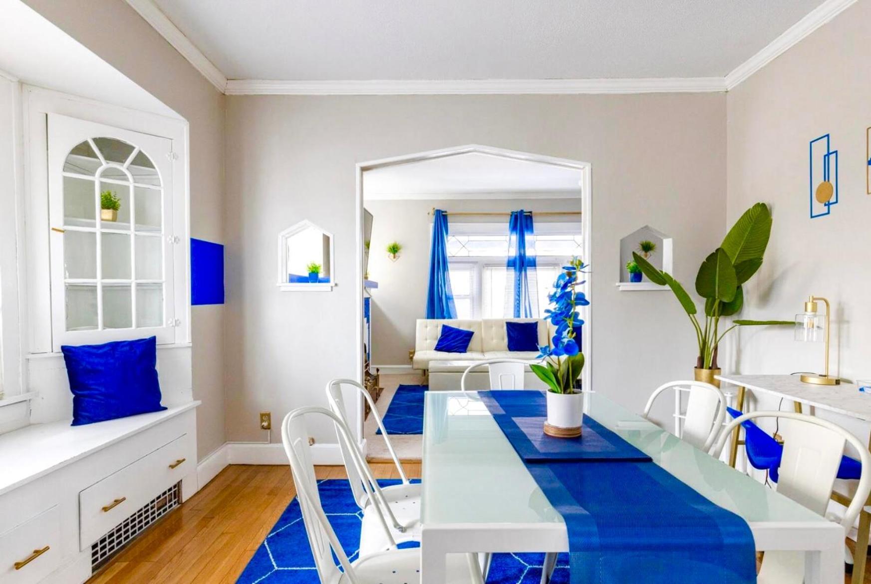 The Sapphire Haven - Your Old Brooklyn Oasis Awaits Families, Couples, Business Travelers Near Downtown With Parking, 300 Mb Wifi & Self Check-In Cleveland Eksteriør bilde