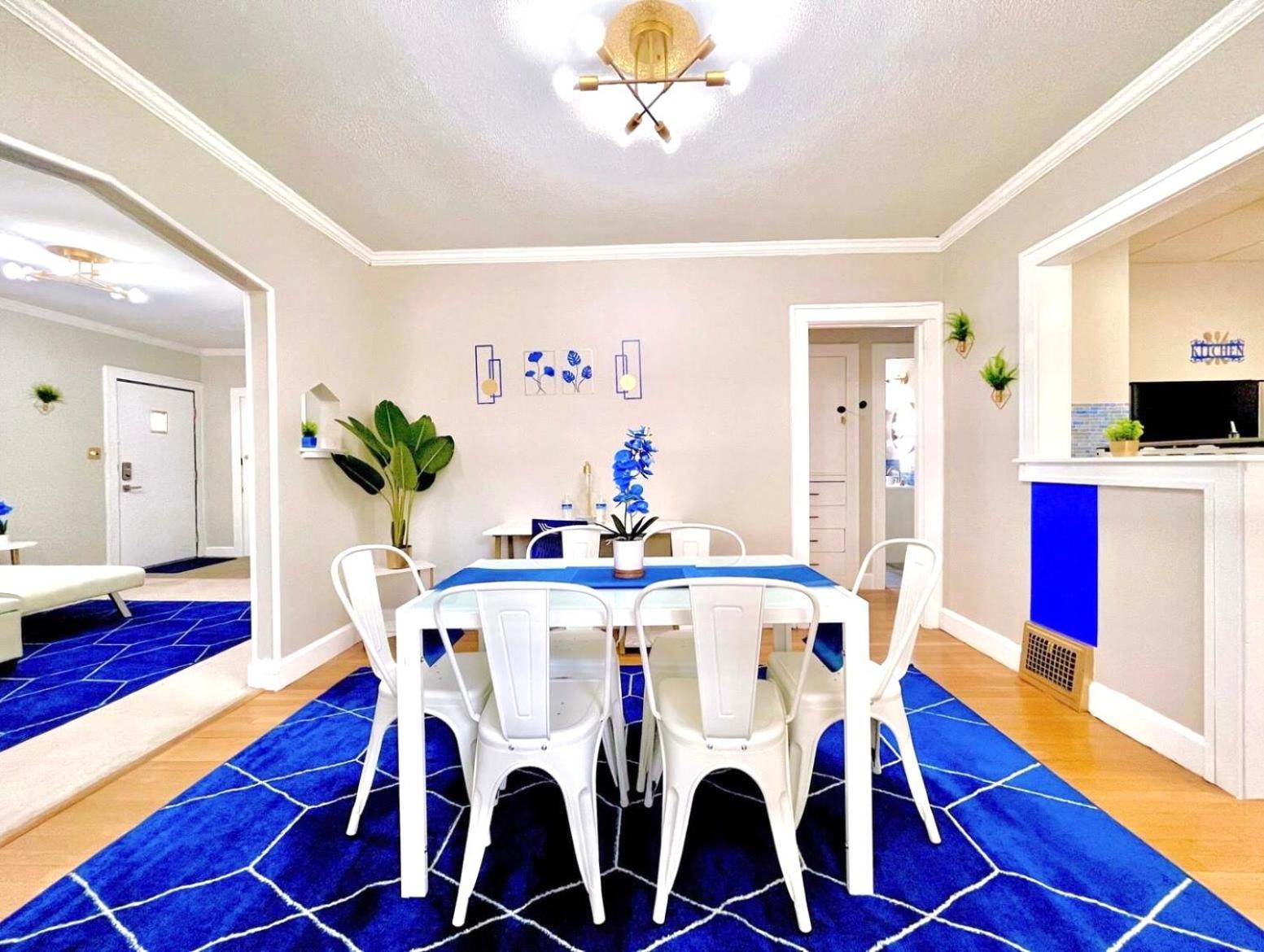 The Sapphire Haven - Your Old Brooklyn Oasis Awaits Families, Couples, Business Travelers Near Downtown With Parking, 300 Mb Wifi & Self Check-In Cleveland Eksteriør bilde
