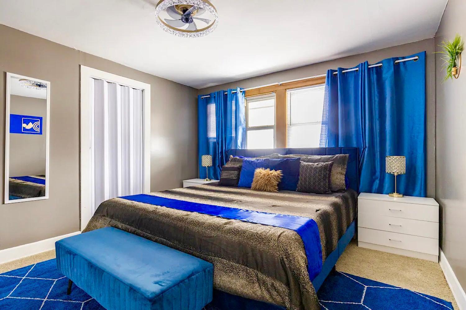 The Sapphire Haven - Your Old Brooklyn Oasis Awaits Families, Couples, Business Travelers Near Downtown With Parking, 300 Mb Wifi & Self Check-In Cleveland Eksteriør bilde