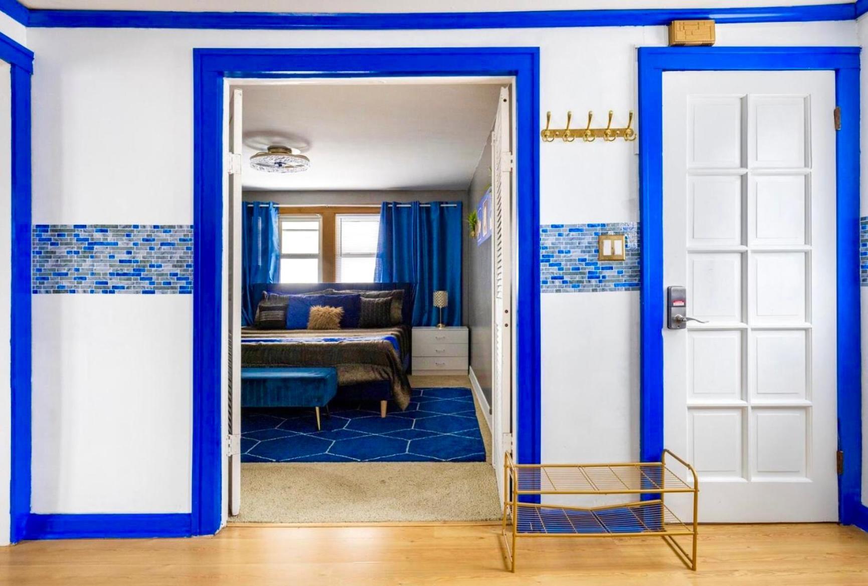 The Sapphire Haven - Your Old Brooklyn Oasis Awaits Families, Couples, Business Travelers Near Downtown With Parking, 300 Mb Wifi & Self Check-In Cleveland Eksteriør bilde
