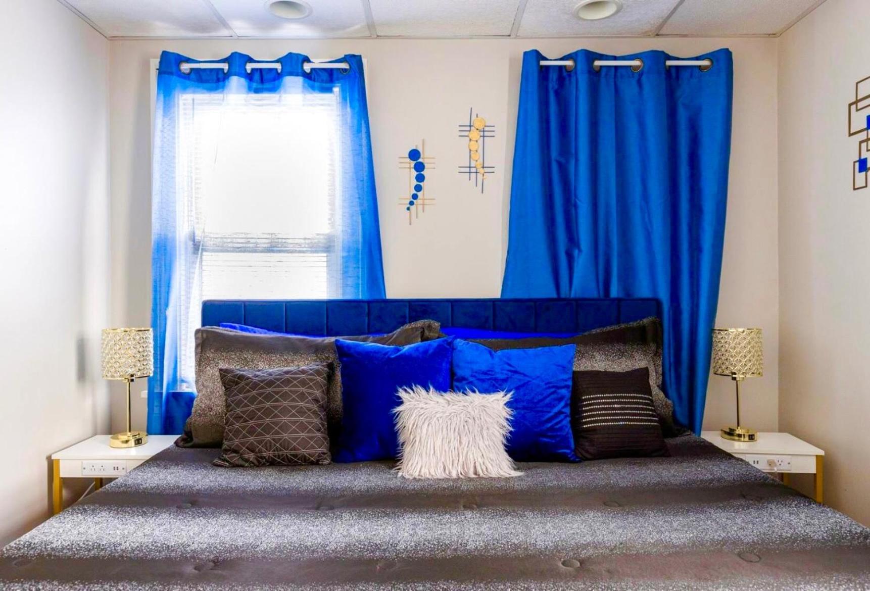 The Sapphire Haven - Your Old Brooklyn Oasis Awaits Families, Couples, Business Travelers Near Downtown With Parking, 300 Mb Wifi & Self Check-In Cleveland Eksteriør bilde