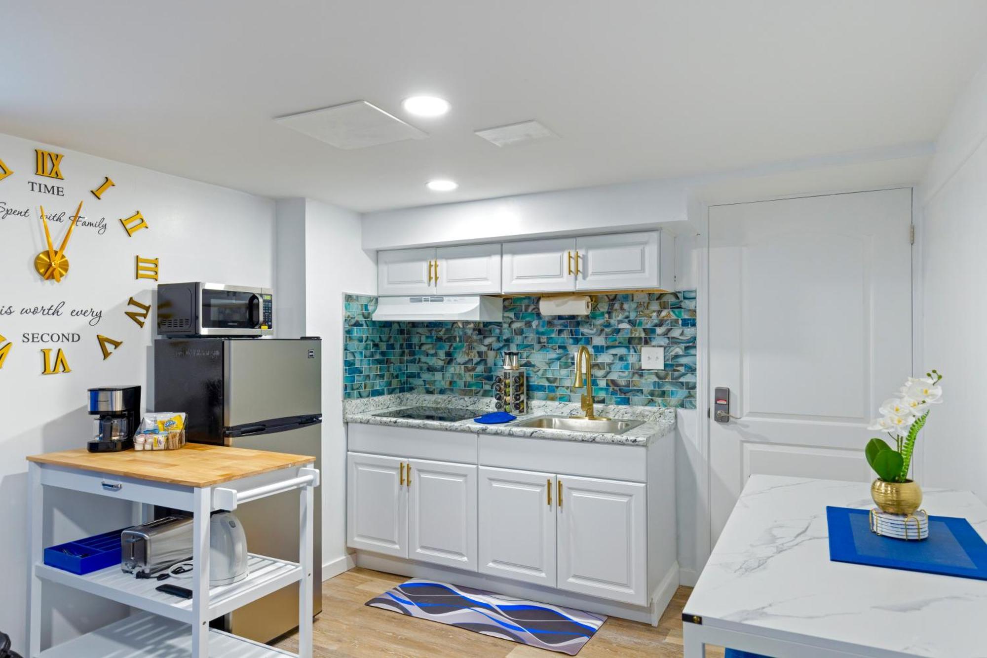 The Sapphire Haven - Your Old Brooklyn Oasis Awaits Families, Couples, Business Travelers Near Downtown With Parking, 300 Mb Wifi & Self Check-In Cleveland Eksteriør bilde