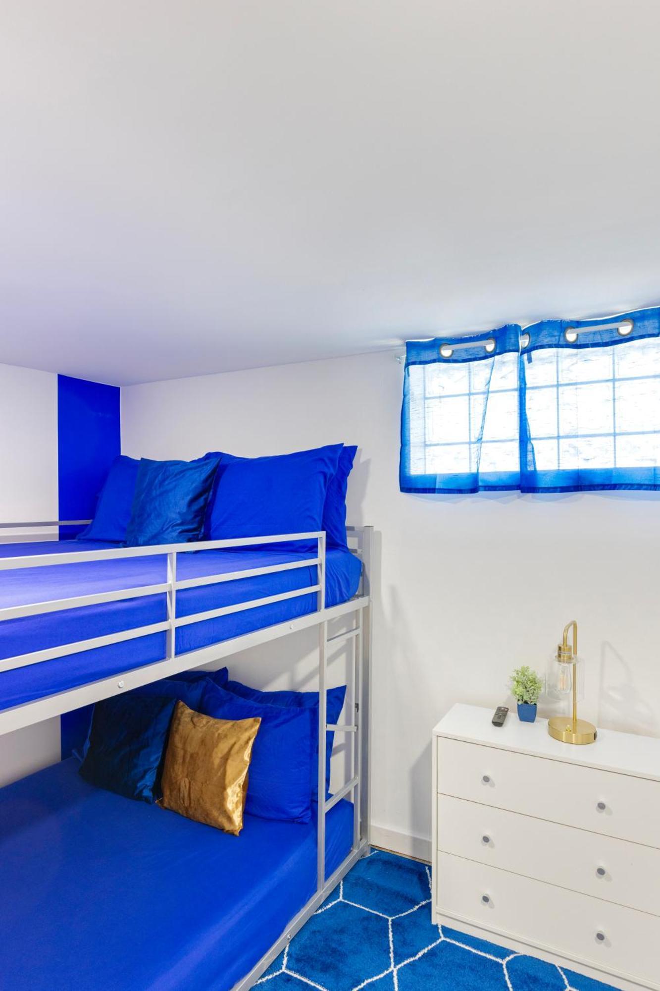 The Sapphire Haven - Your Old Brooklyn Oasis Awaits Families, Couples, Business Travelers Near Downtown With Parking, 300 Mb Wifi & Self Check-In Cleveland Eksteriør bilde