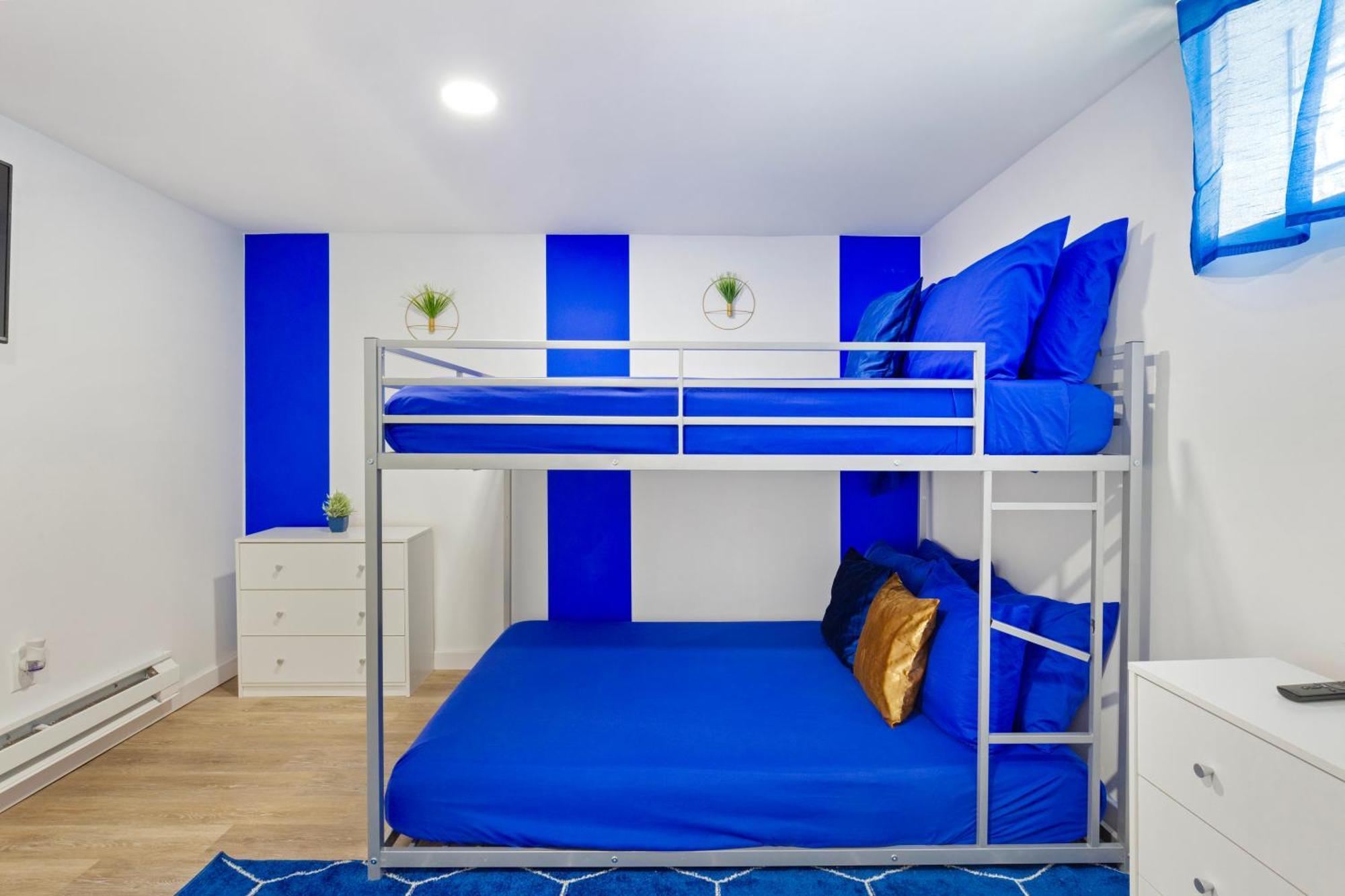 The Sapphire Haven - Your Old Brooklyn Oasis Awaits Families, Couples, Business Travelers Near Downtown With Parking, 300 Mb Wifi & Self Check-In Cleveland Eksteriør bilde