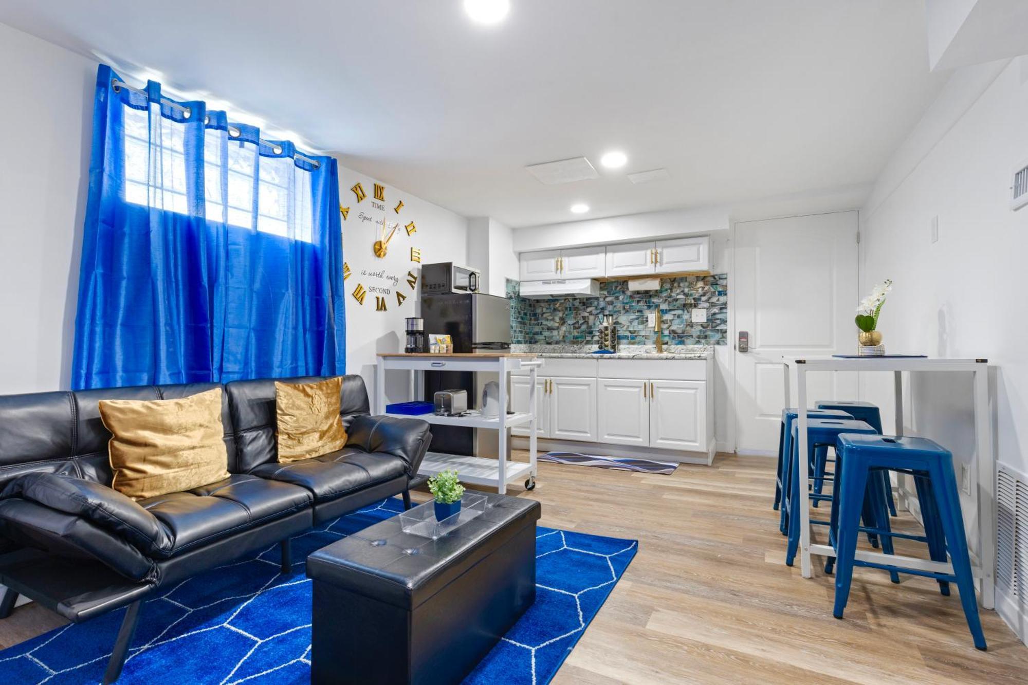 The Sapphire Haven - Your Old Brooklyn Oasis Awaits Families, Couples, Business Travelers Near Downtown With Parking, 300 Mb Wifi & Self Check-In Cleveland Eksteriør bilde