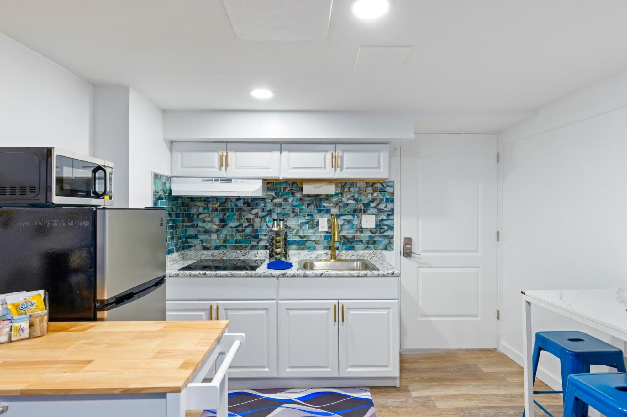 The Sapphire Haven - Your Old Brooklyn Oasis Awaits Families, Couples, Business Travelers Near Downtown With Parking, 300 Mb Wifi & Self Check-In Cleveland Eksteriør bilde