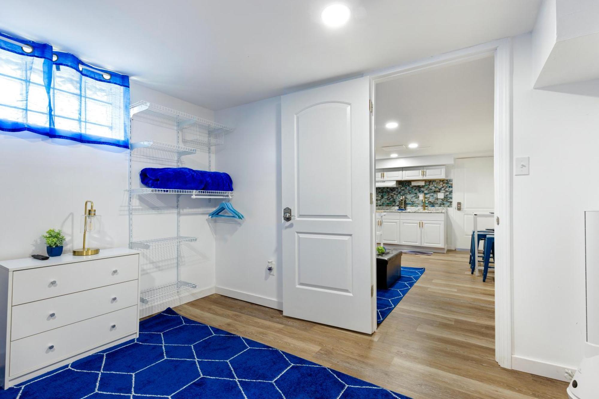 The Sapphire Haven - Your Old Brooklyn Oasis Awaits Families, Couples, Business Travelers Near Downtown With Parking, 300 Mb Wifi & Self Check-In Cleveland Eksteriør bilde