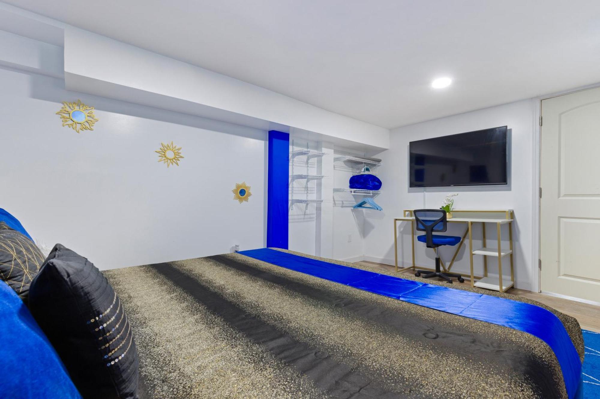 The Sapphire Haven - Your Old Brooklyn Oasis Awaits Families, Couples, Business Travelers Near Downtown With Parking, 300 Mb Wifi & Self Check-In Cleveland Eksteriør bilde