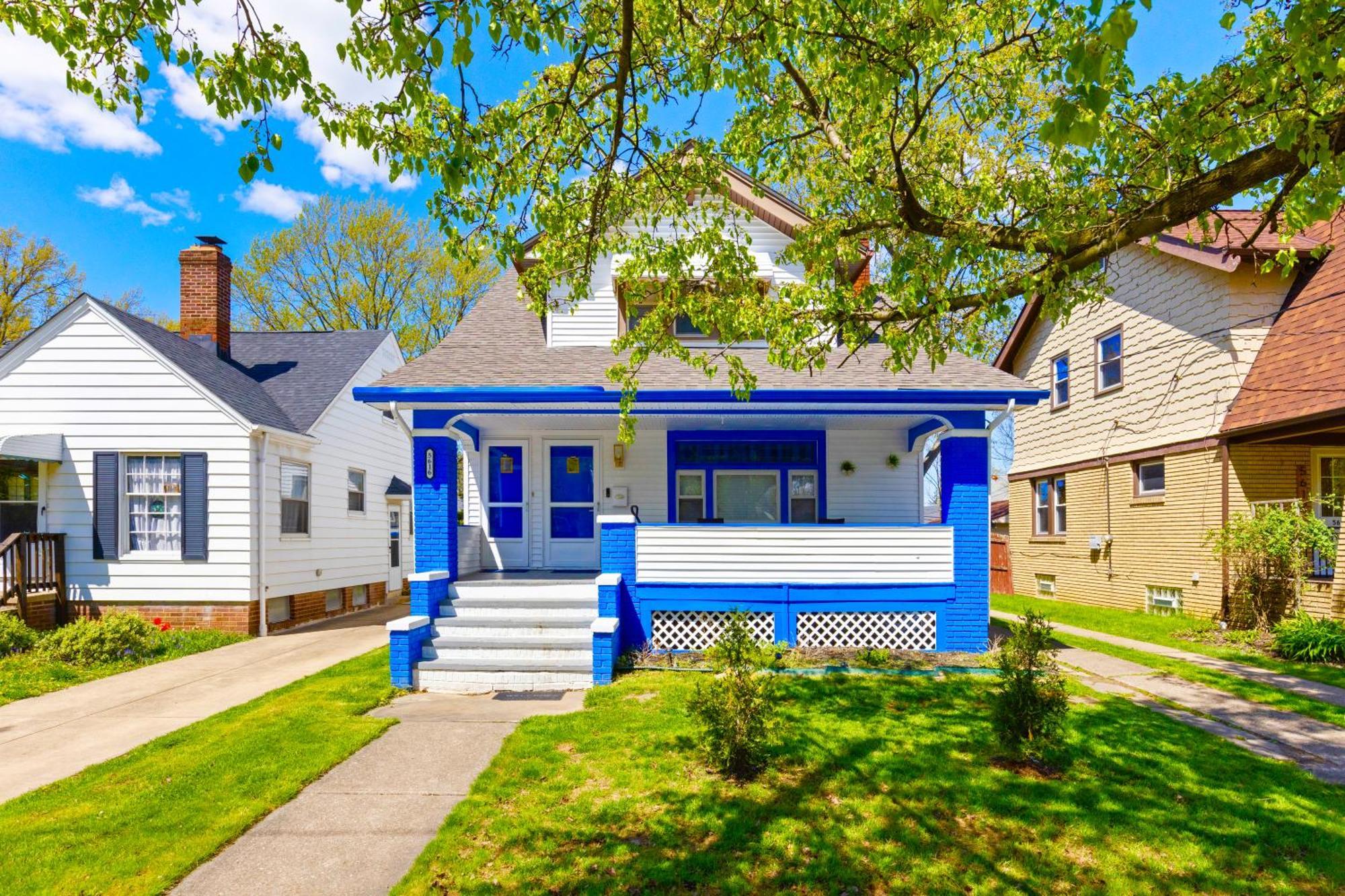 The Sapphire Haven - Your Old Brooklyn Oasis Awaits Families, Couples, Business Travelers Near Downtown With Parking, 300 Mb Wifi & Self Check-In Cleveland Eksteriør bilde