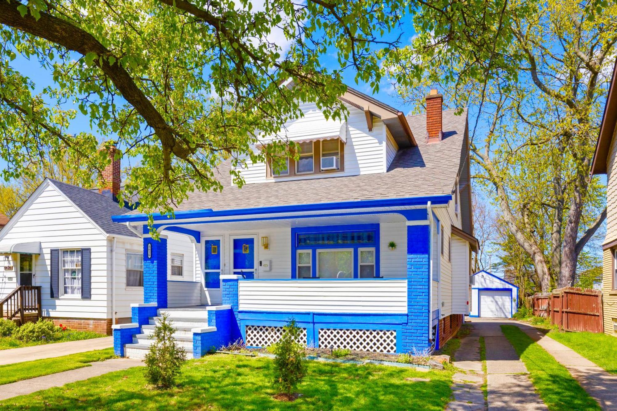 The Sapphire Haven - Your Old Brooklyn Oasis Awaits Families, Couples, Business Travelers Near Downtown With Parking, 300 Mb Wifi & Self Check-In Cleveland Eksteriør bilde