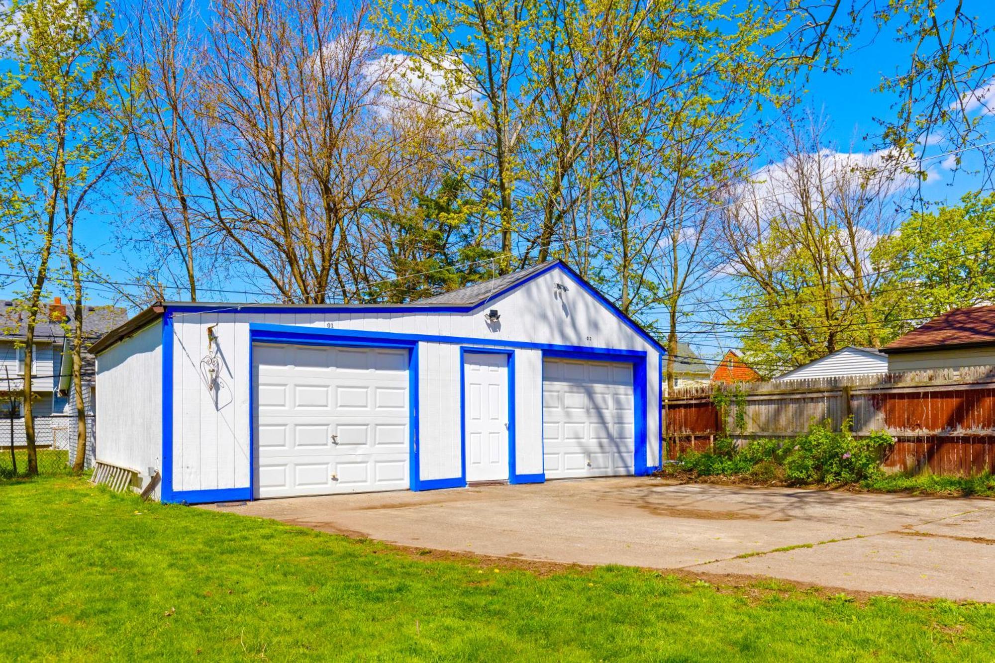 The Sapphire Haven - Your Old Brooklyn Oasis Awaits Families, Couples, Business Travelers Near Downtown With Parking, 300 Mb Wifi & Self Check-In Cleveland Eksteriør bilde